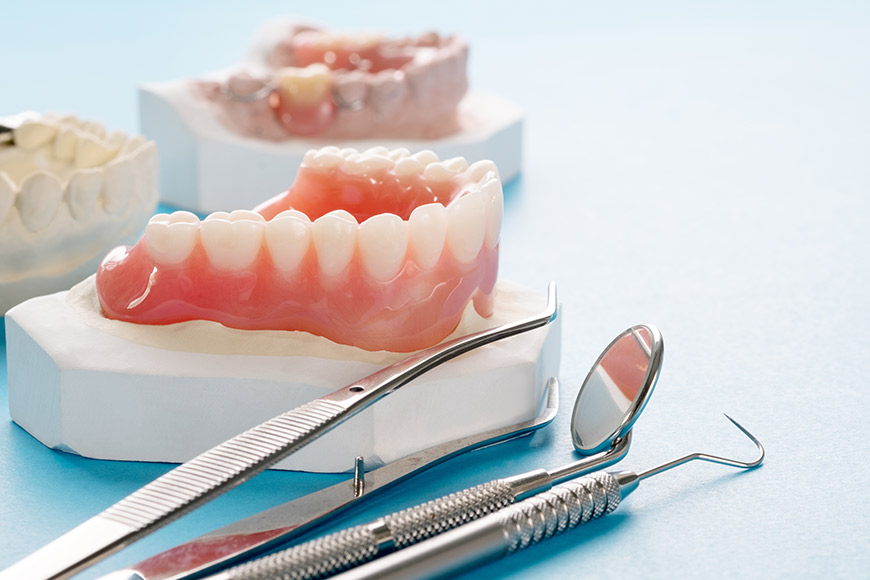 Prótesis fija y removible